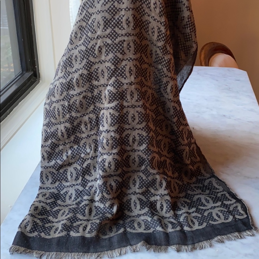 CHANEL Fine Wool Scarf